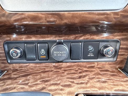 Used 2017 Nissan Armada Platinum w/ Captain Seat Package AWD/4WD image 29