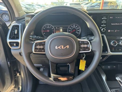 Used 2023 Kia Sorento LX image 23