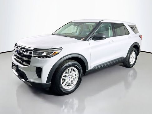 New 2026 Ford Explorer Active image 5