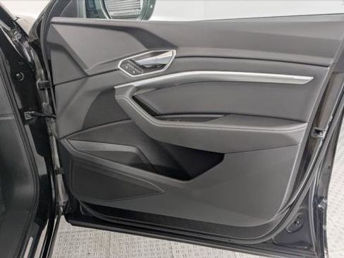 Used 2021 Audi e-tron Premium w/ Towing Package image 23