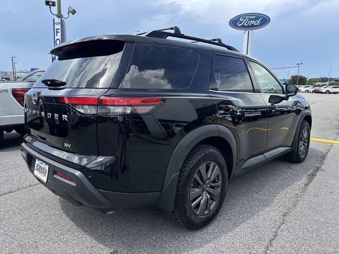 Used 2024 Nissan Pathfinder SV FWD image 5