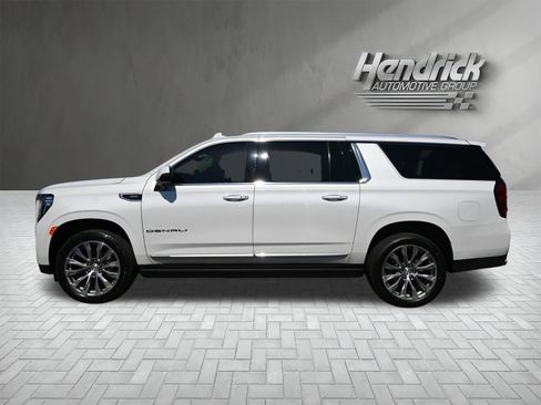 Used 2021 GMC Yukon XL Denali w/ Denali Premium Package AWD/4WD image 7