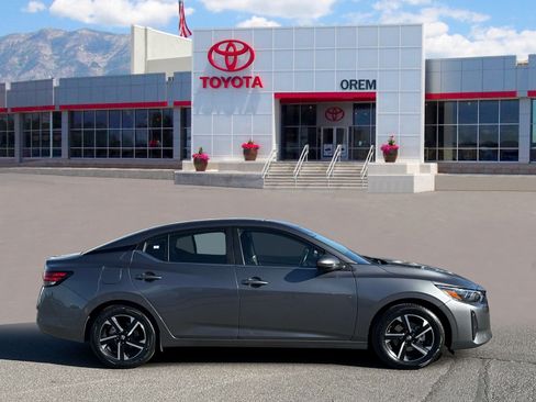 Used 2025 Nissan Sentra SV FWD image 3