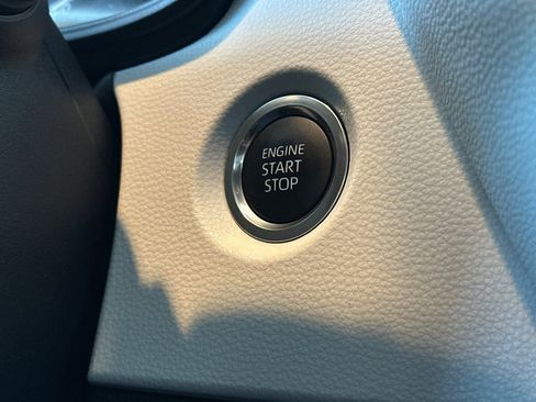 Certified 2025 Toyota Corolla SE w/ Convenience Package image 22