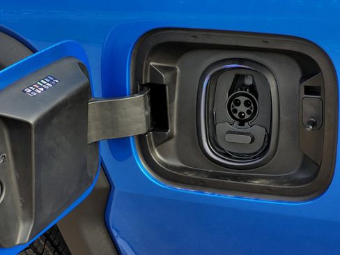 New 2025 Chevrolet Silverado EV LT image 6