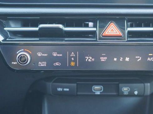 Used 2025 Kia Niro EX FWD image 27