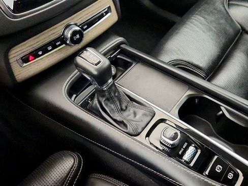 Used 2021 Volvo XC90 T6 Inscription w/ Climate Package image 17