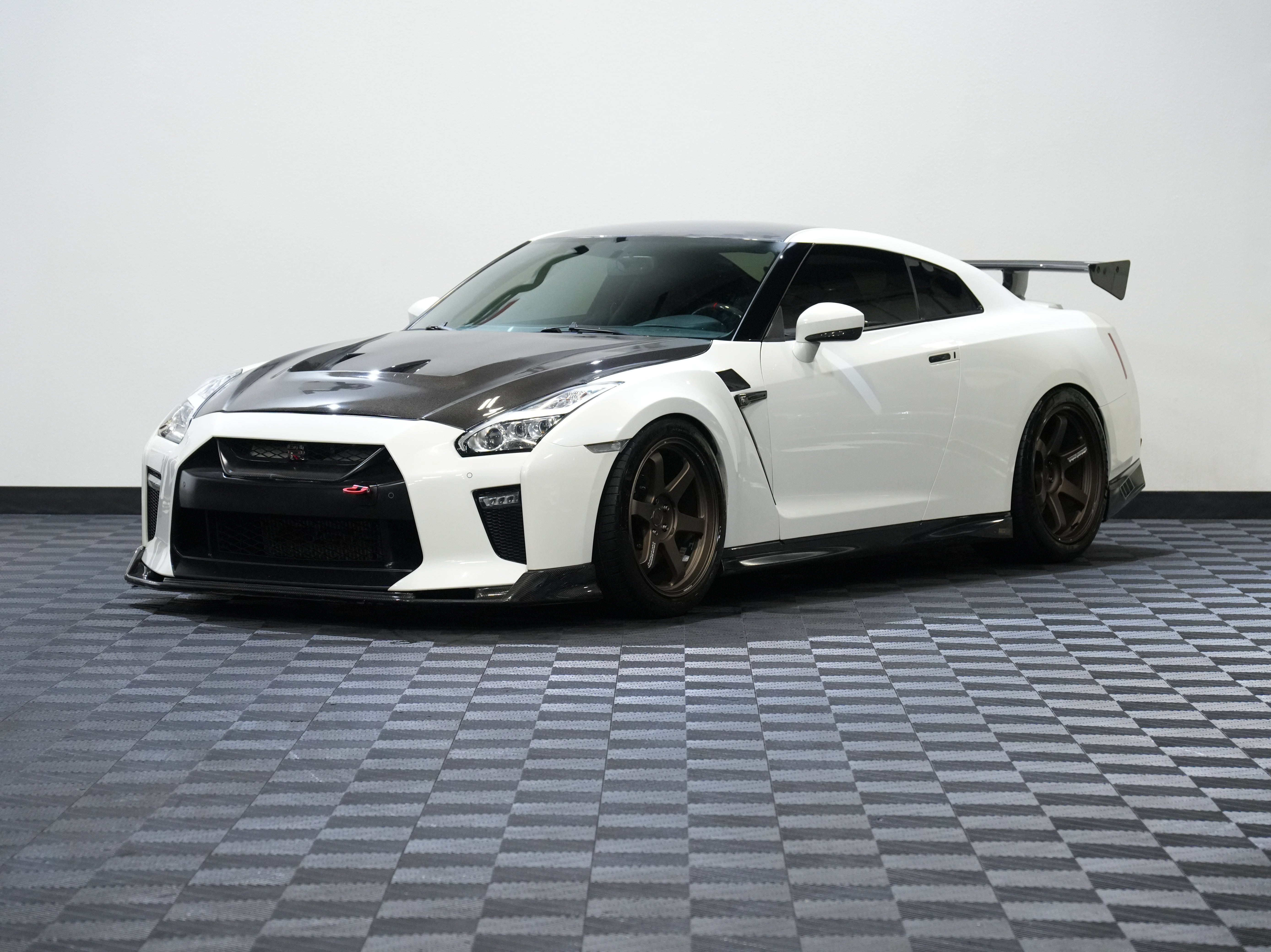 Used 2017 Nissan GT-R Premium AWD/4WD image 3