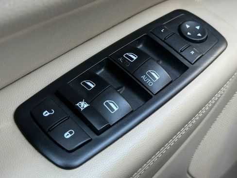 Used 2014 Jeep Grand Cherokee Limited w/ Luxury Group II AWD/4WD image 23