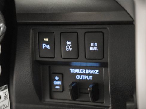 Used 2018 Toyota Tundra SR5 image 29