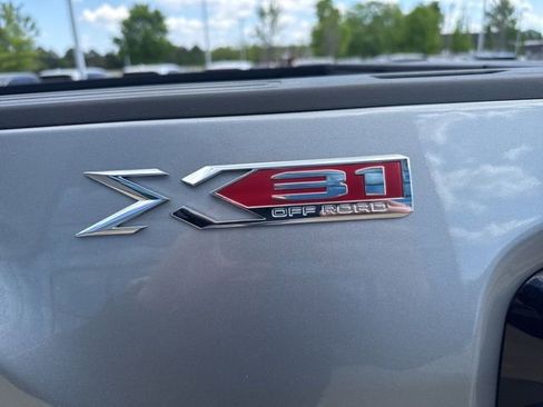 Used 2025 GMC Sierra 2500 SLT w/ SLT Premium Package image 11