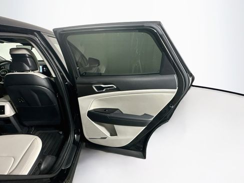 Used 2025 Kia Sportage EX FWD image 29
