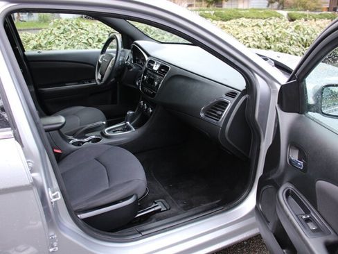 Used 2013 Chrysler 200 Touring image 13