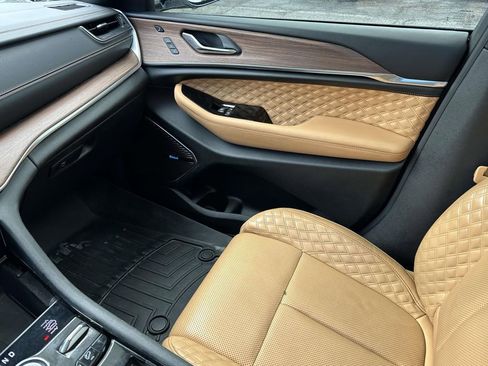 Certified 2023 Jeep Grand Cherokee L Summit w/ High Altitude Package AWD/4WD image 32