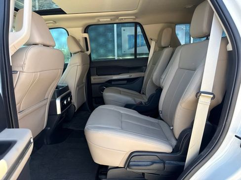 Used 2022 Ford Expedition XLT RWD image 9