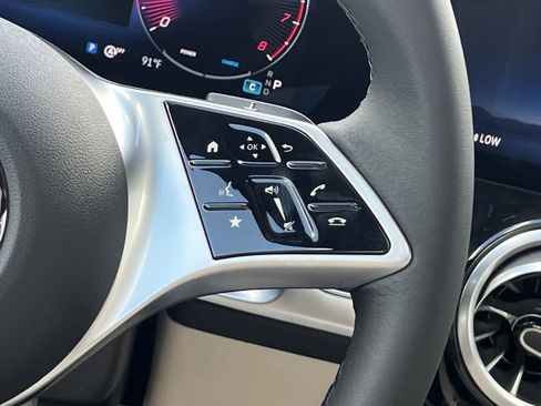 Used 2025 Mercedes-Benz GLB 250 image 31