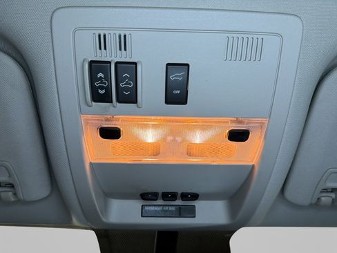 Used 2010 Chevrolet Tahoe LTZ AWD/4WD image 17
