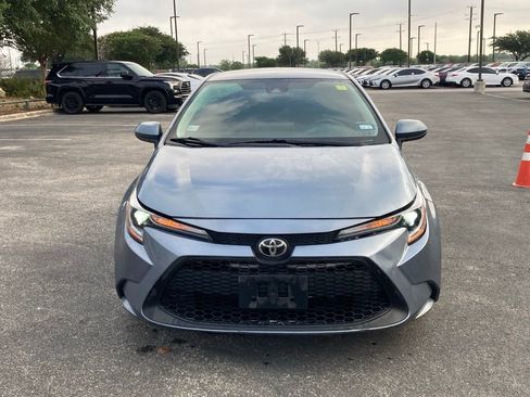 Used 2021 Toyota Corolla LE image 2