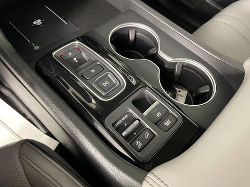 Certified 2025 Honda Pilot Elite image 9