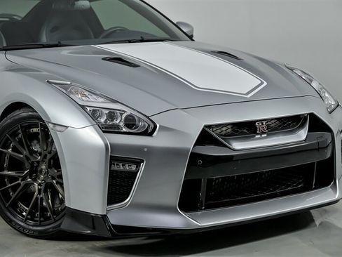Used 2020 Nissan GT-R Premium AWD/4WD image 3