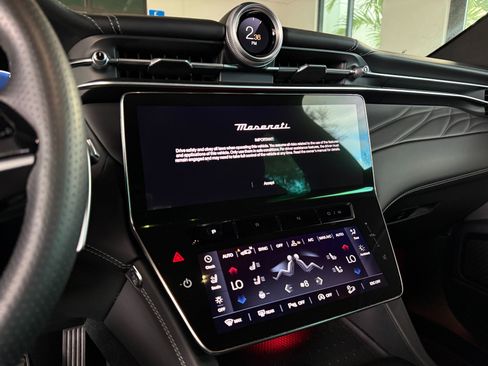 Used 2025 Maserati Grecale Modena image 40