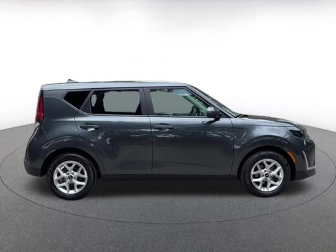 Used 2025 Kia Soul LX w/ LX Technology Package FWD image 16