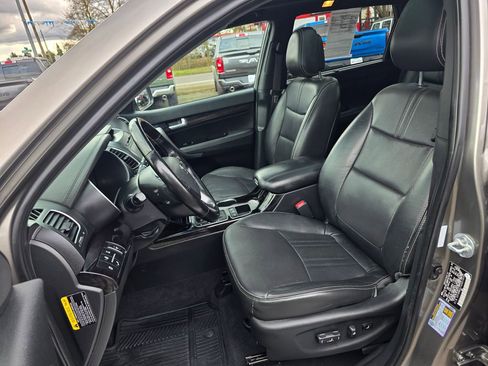 Used 2014 Kia Sorento SX w/ 3rd Row Package image 4