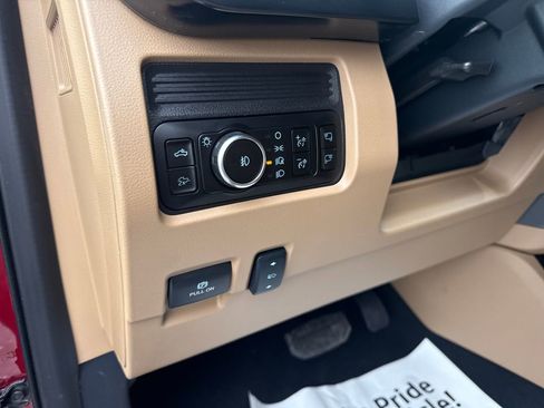 Used 2025 Ford F250 Lariat w/ Chrome Package image 32