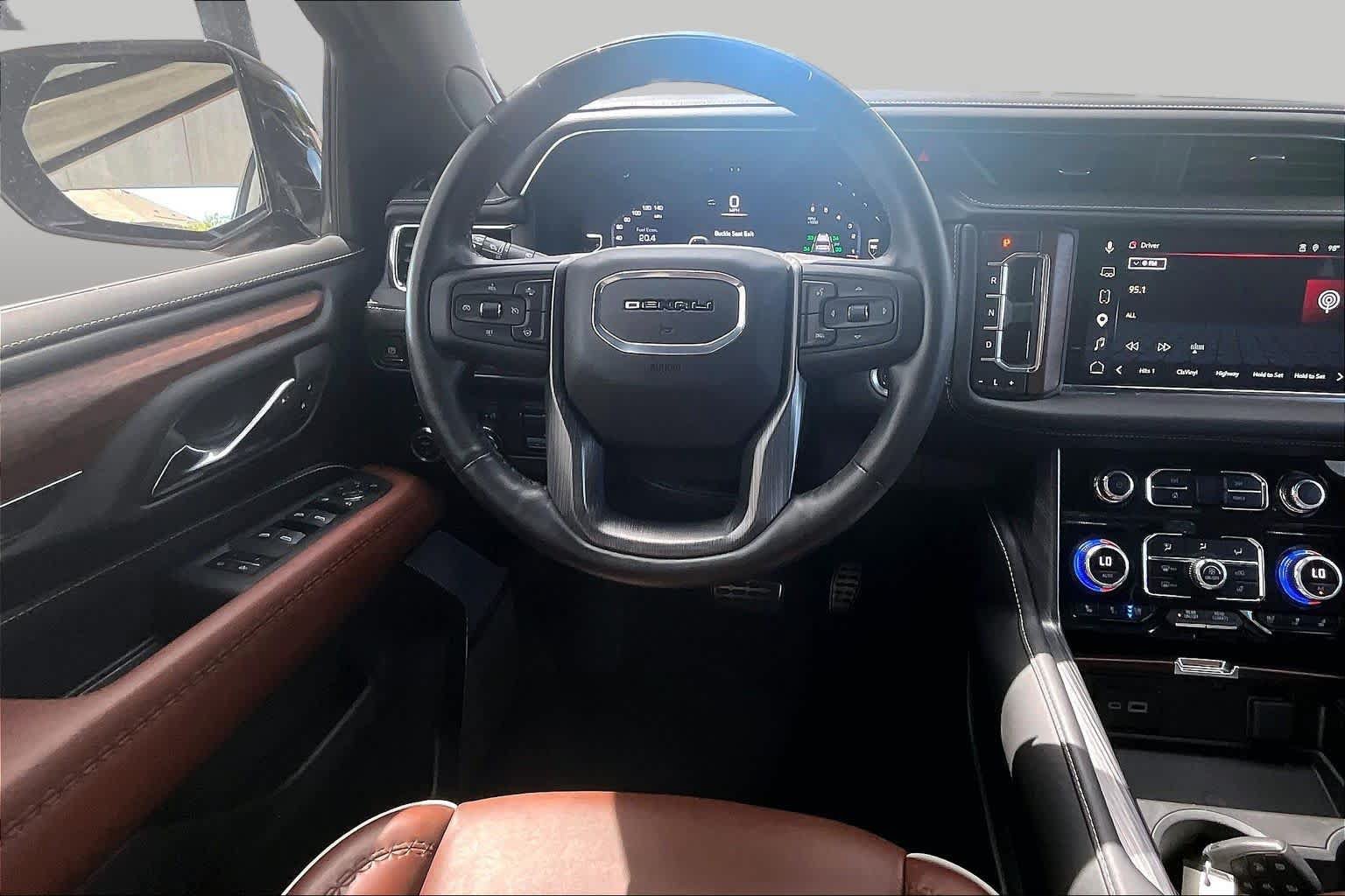 Used 2024 GMC Yukon XL Denali Ultimate AWD/4WD image 6
