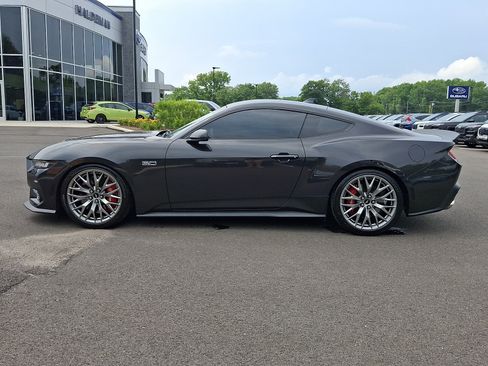 Used 2024 Ford Mustang GT Premium RWD image 4