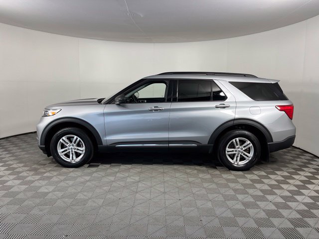 Used 2022 Ford Explorer XLT w/ Equipment Group 202A AWD/4WD image 4