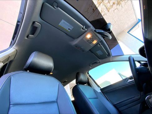 Used 2021 Volkswagen Tiguan SE image 15