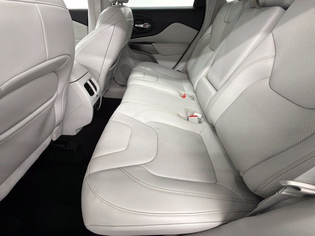 Used 2020 Jeep Cherokee Latitude Lux w/ Quick Order Package 26H Lux FWD image 39