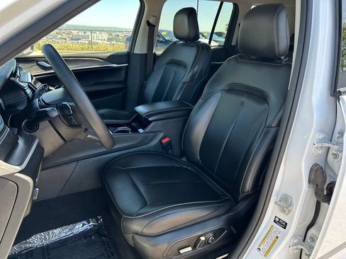 Used 2023 Jeep Grand Cherokee Limited AWD/4WD image 15