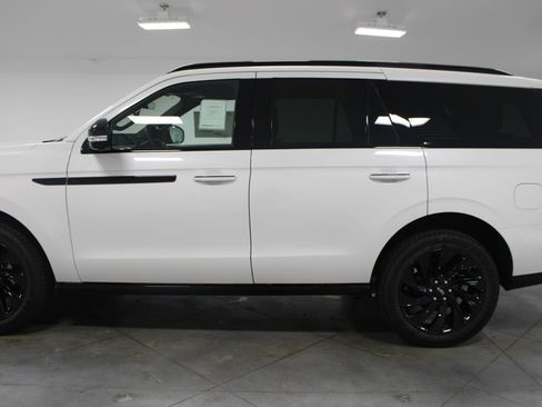 New 2025 Lincoln Navigator Reserve w/ Jet Appearance Package image 5