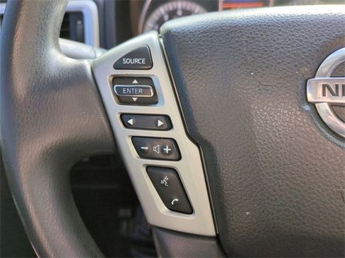 Used 2019 Nissan Titan SV image 23