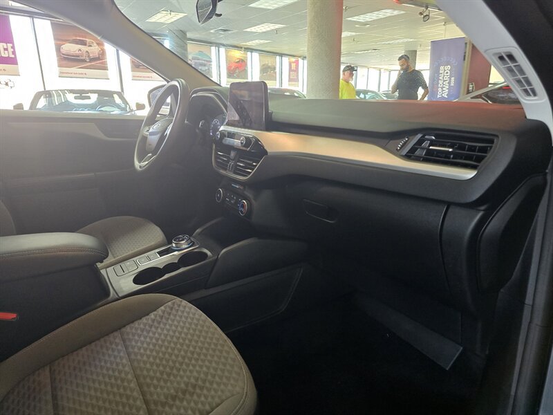 Used 2022 Ford Escape SE AWD/4WD image 13