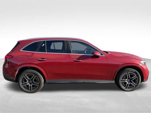 Used 2025 Mercedes-Benz GLC 300 4MATIC image 8