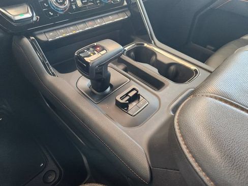 Used 2025 GMC Sierra 1500 AT4 w/ AT4 Premium Package AWD/4WD image 18