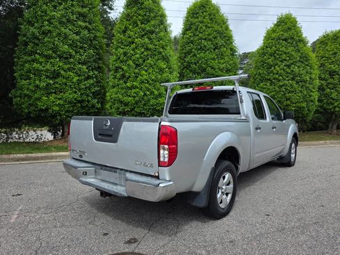 Used 2012 Nissan Frontier SV AWD/4WD image 5