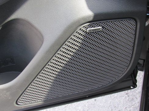 New 2025 Mitsubishi Outlander SEL image 13