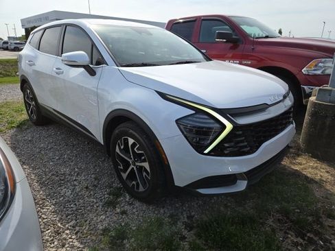 Used 2025 Kia Sportage EX image 1