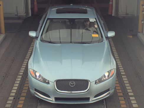 Used 2012 Jaguar XF image 7