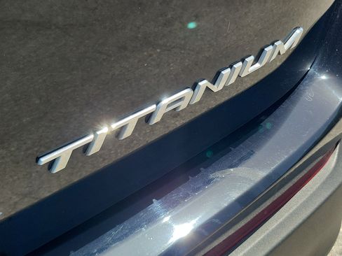 Used 2018 Ford Edge Titanium FWD image 33