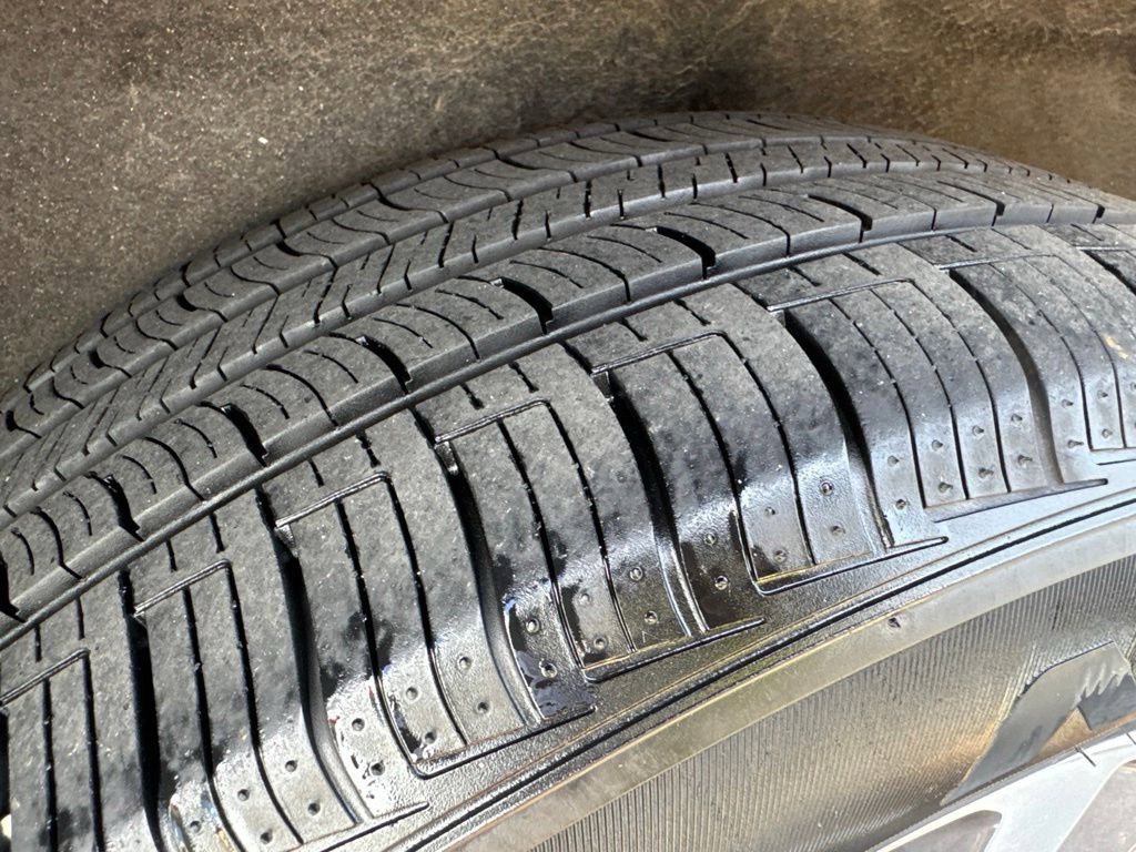 Used 2024 Chrysler Pacifica Limited FWD image 41