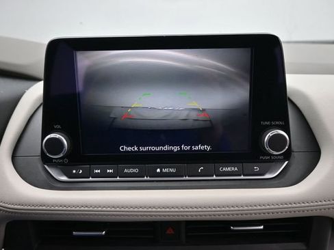 Used 2025 Nissan Rogue SV AWD/4WD image 18