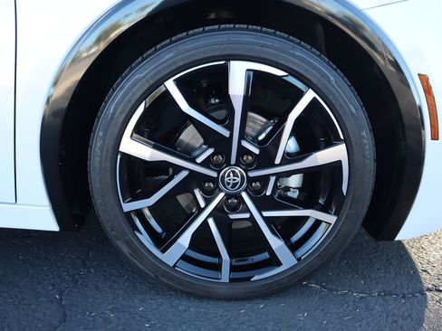 Certified 2025 Toyota Prius Plug-In Hybrid image 30