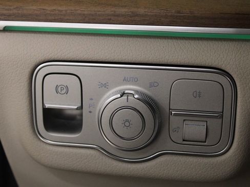 Used 2023 Mercedes-Benz GLE 350 4MATIC w/ Premium Package image 24