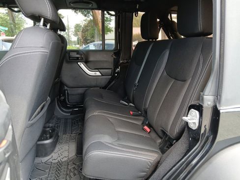 Used 2014 Jeep Wrangler Unlimited Rubicon image 11