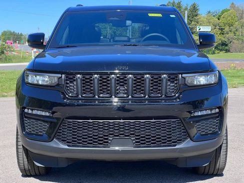 Used 2024 Jeep Grand Cherokee Limited w/ Black Appearance Package AWD/4WD image 39